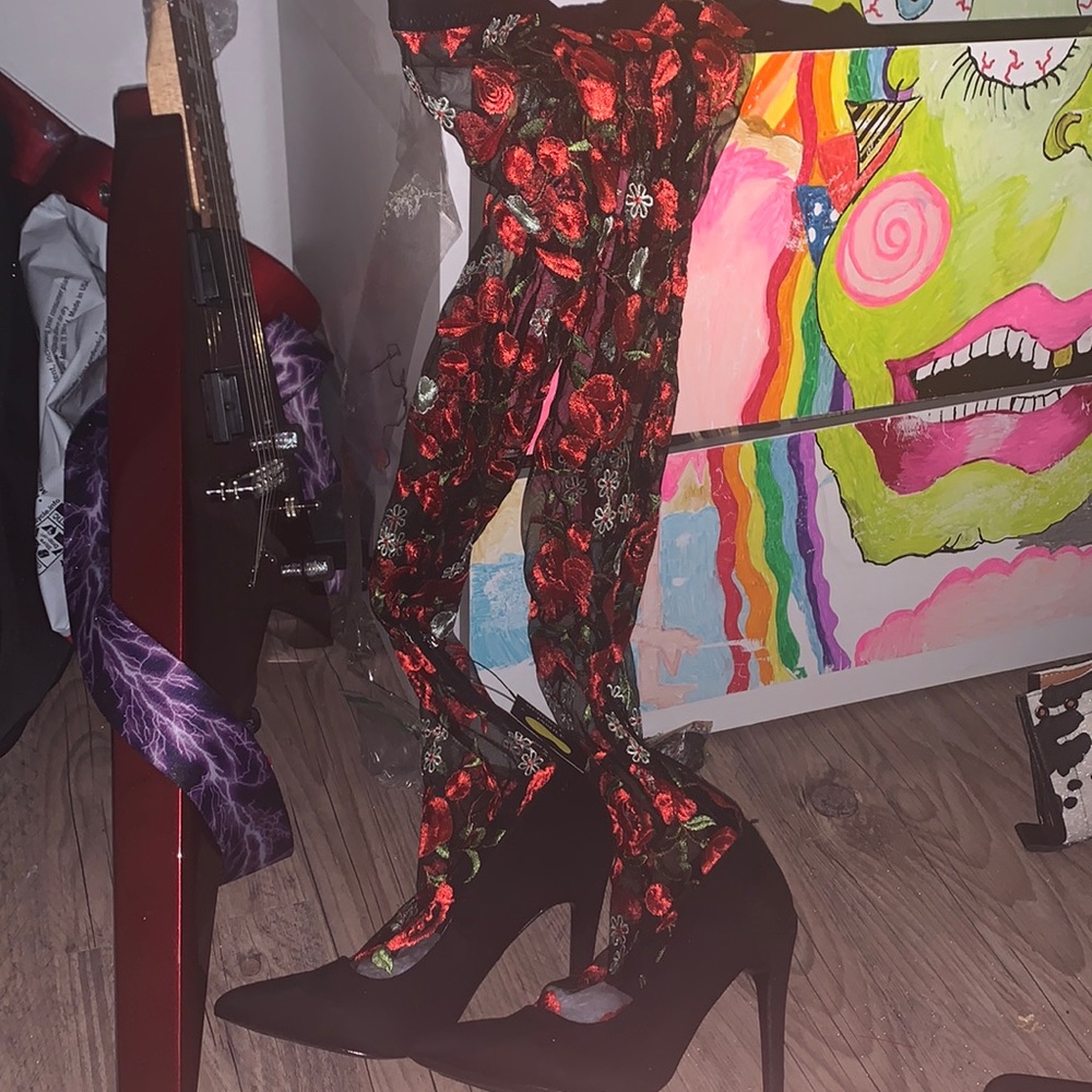 Thigh High rose pumps sz 6